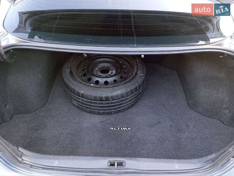 Седан Nissan Altima 2010 в Судовой Вишне