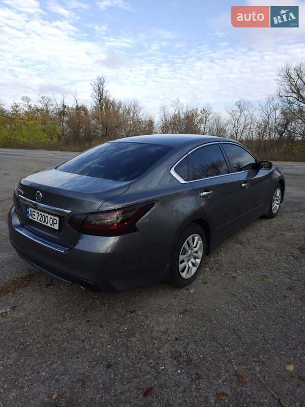 Седан Nissan Altima 2016 в Днепре