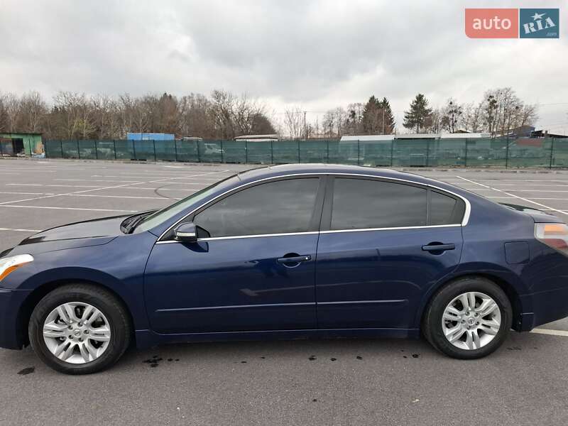 Седан Nissan Altima 2009 в Виннице