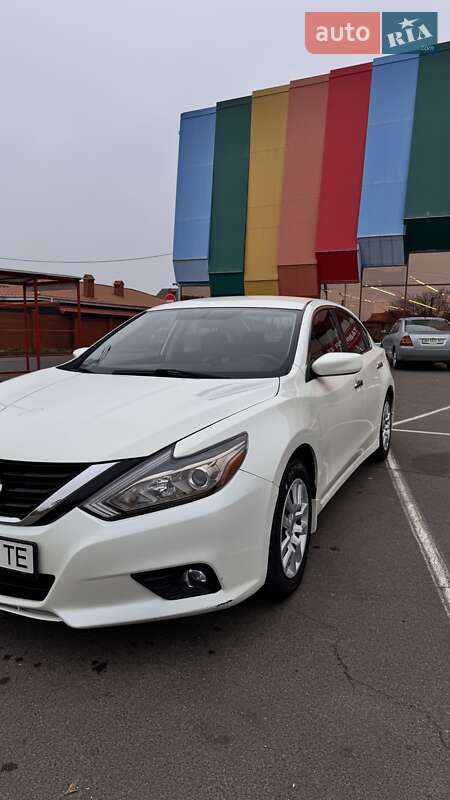 Седан Nissan Altima 2017 в Одессе
