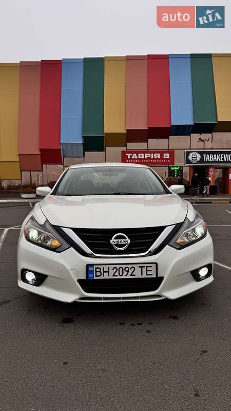 Седан Nissan Altima 2017 в Одессе
