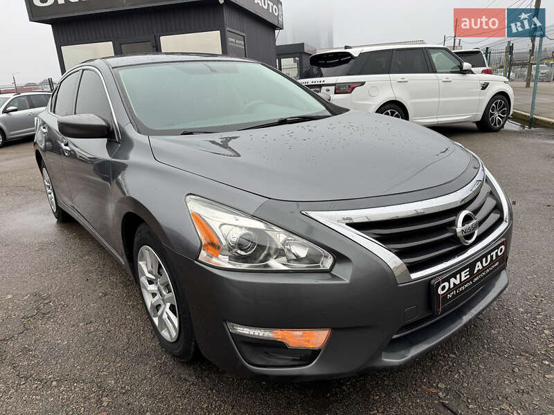 Седан Nissan Altima 2014 в Киеве