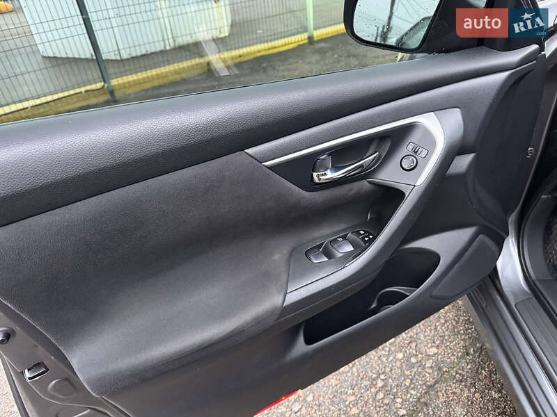 Седан Nissan Altima 2014 в Киеве