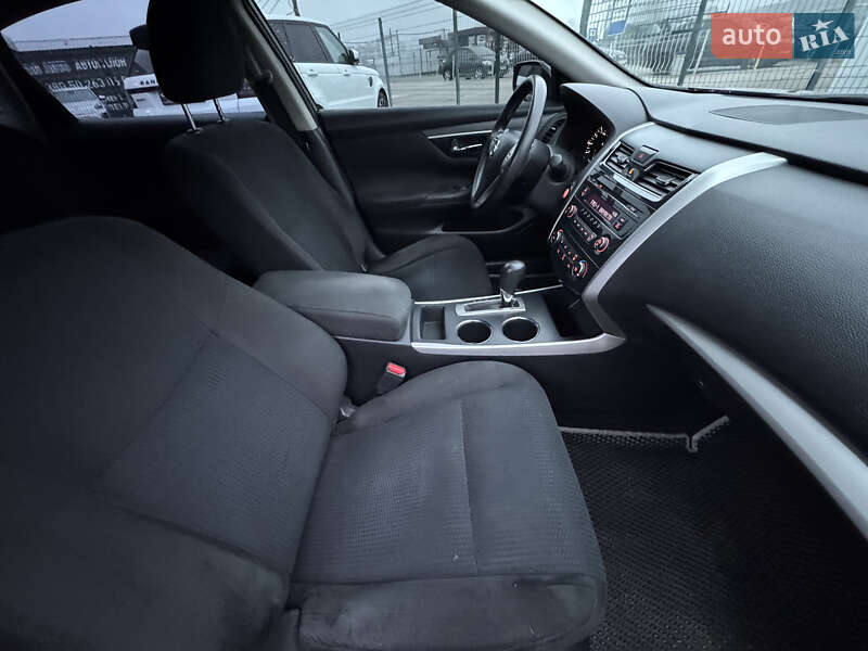 Седан Nissan Altima 2014 в Киеве