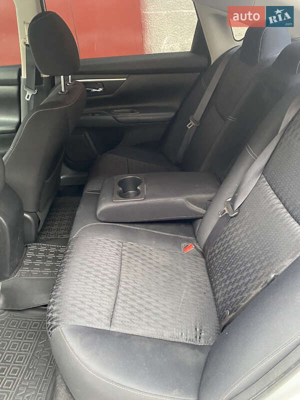 Седан Nissan Altima 2016 в Киеве фото 11 Седан Nissan Altima 2016 в Киеве