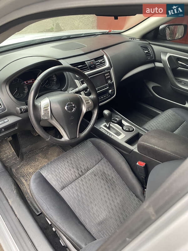 Седан Nissan Altima 2016 в Киеве фото 10 Седан Nissan Altima 2016 в Киеве
