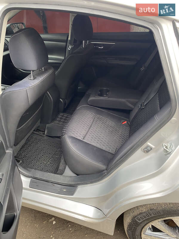 Седан Nissan Altima 2016 в Киеве фото 13 Седан Nissan Altima 2016 в Киеве