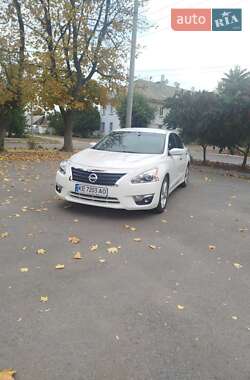 Седан Nissan Altima 2015 в Синельниково