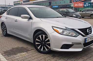 Седан Nissan Altima 2016 в Киеве