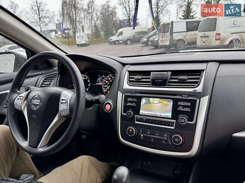 Седан Nissan Altima 2017 в Ровно