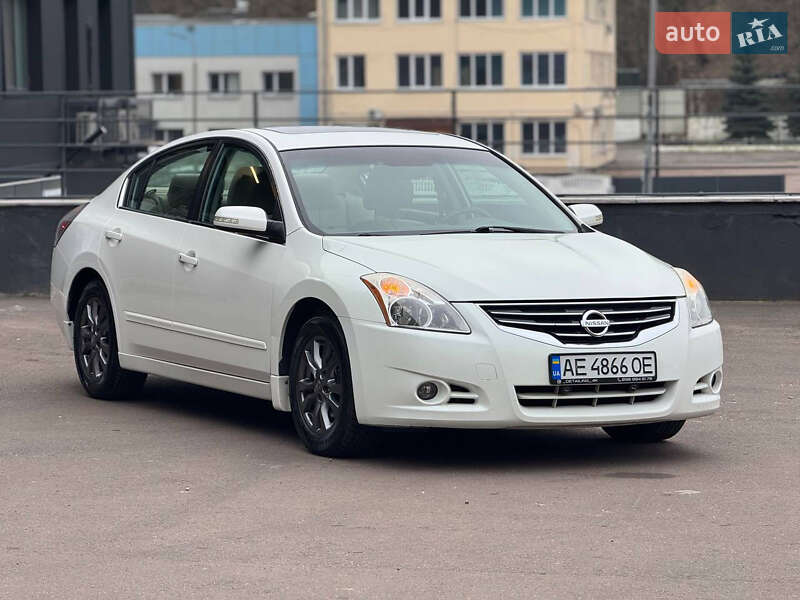 Nissan Altima 2011