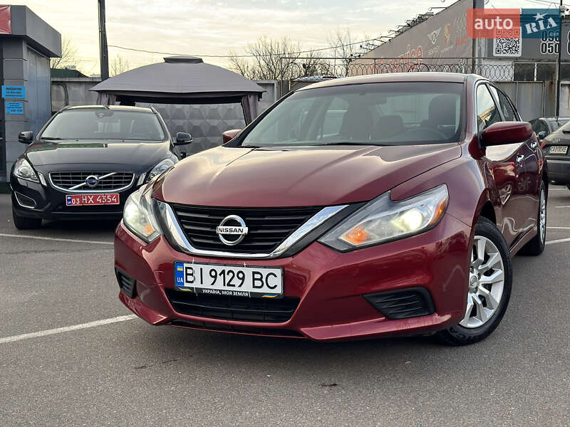 Седан Nissan Altima 2015 в Киеве