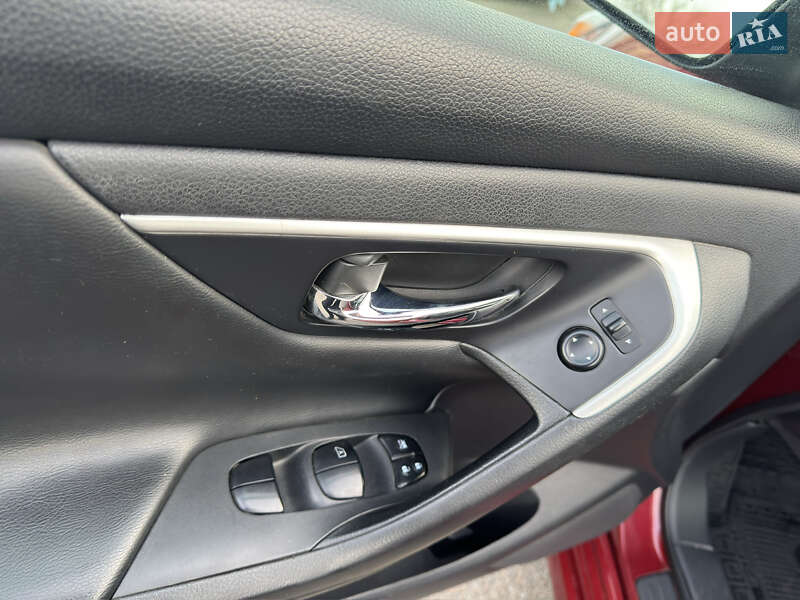 Седан Nissan Altima 2015 в Киеве