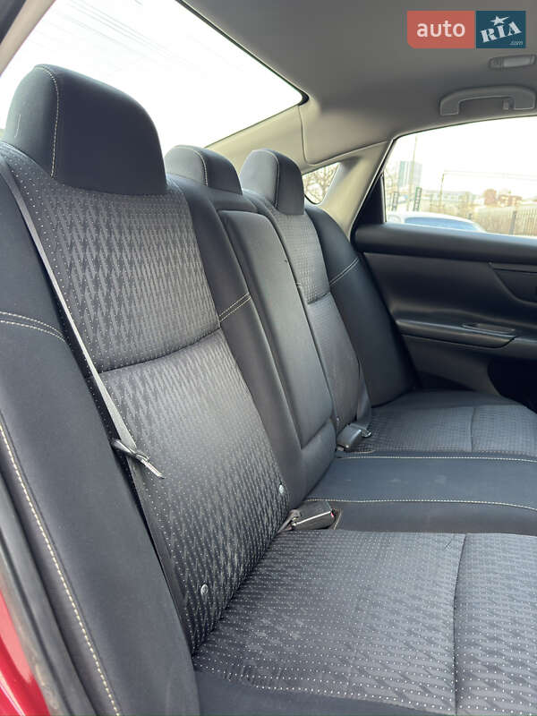 Седан Nissan Altima 2015 в Киеве