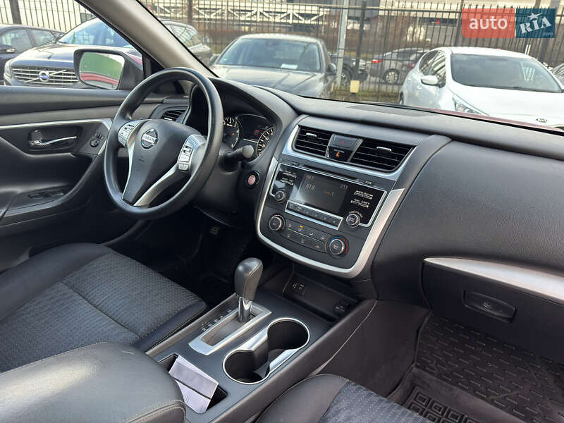 Седан Nissan Altima 2015 в Киеве