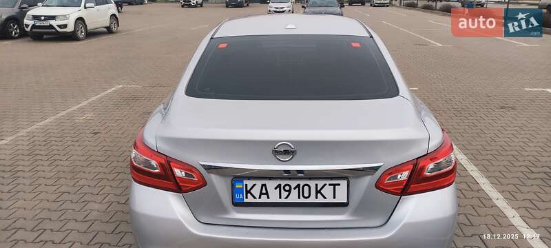 Седан Nissan Altima 2016 в Києві