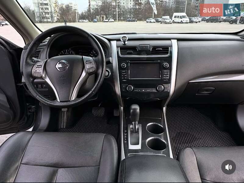 Седан Nissan Altima 2013 в Львове