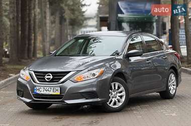 Седан Nissan Altima 2016 в Львове