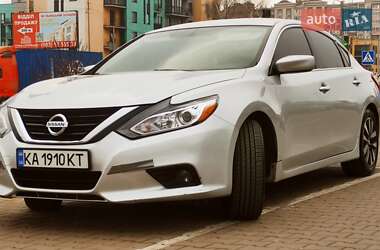 Седан Nissan Altima 2016 в Киеве