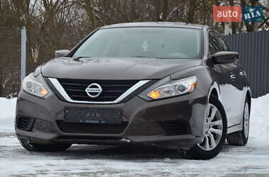 Седан Nissan Altima 2016 в Дрогобыче