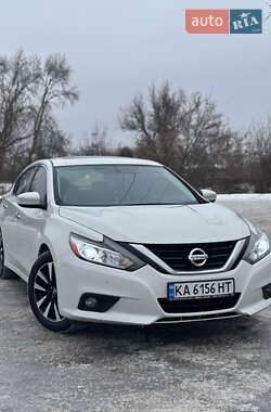 Седан Nissan Altima 2018 в Киеве