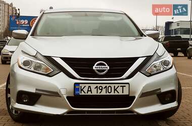 Седан Nissan Altima 2016 в Киеве
