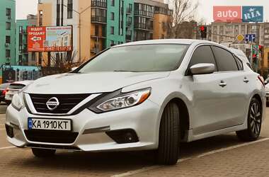 Седан Nissan Altima 2016 в Киеве