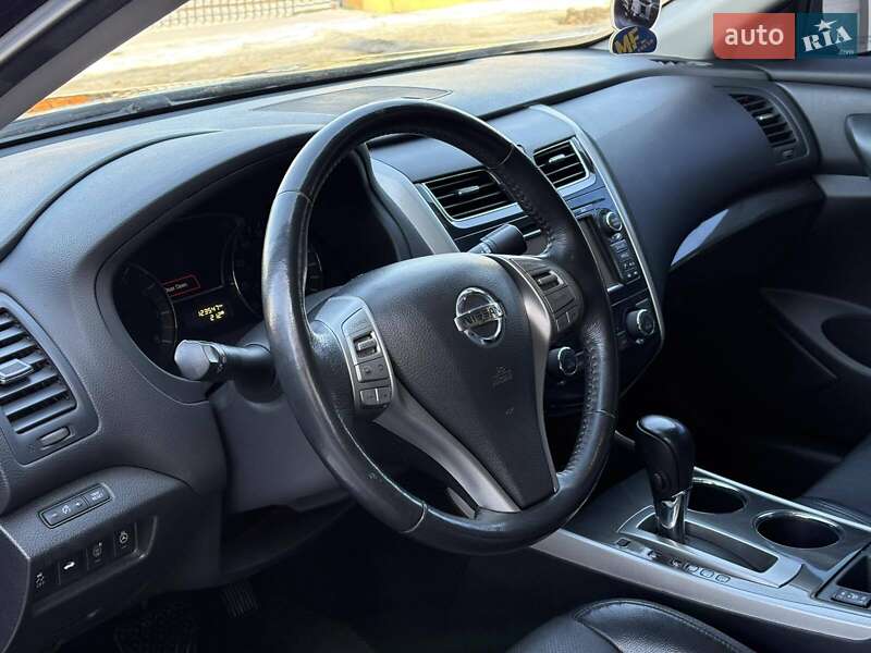 Седан Nissan Altima 2015 в Миколаєві