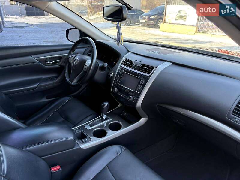 Седан Nissan Altima 2015 в Миколаєві