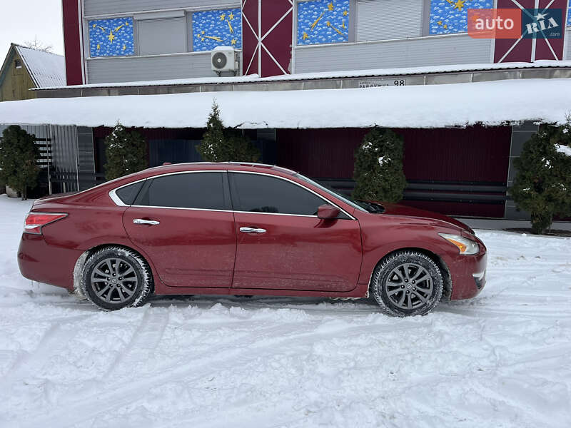 Седан Nissan Altima 2015 в Киеве