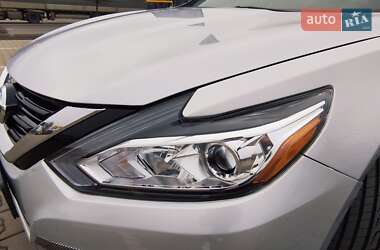 Седан Nissan Altima 2016 в Киеве
