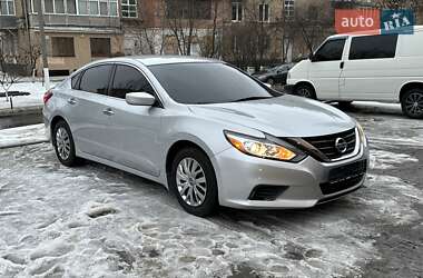 Седан Nissan Altima 2017 в Харкові