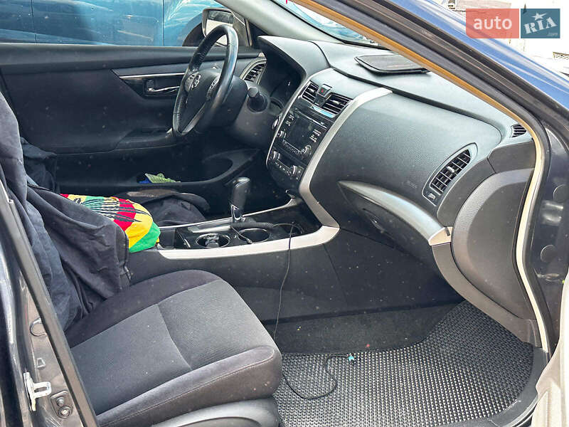 Седан Nissan Altima 2013 в Виннице