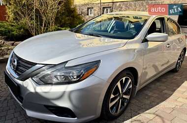 Седан Nissan Altima 2017 в Львове
