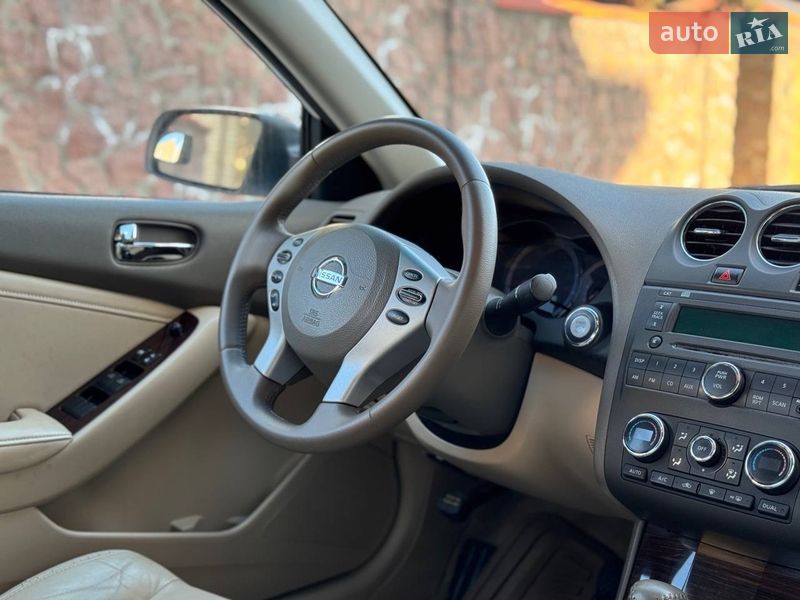 Седан Nissan Altima 2011 в Киеве