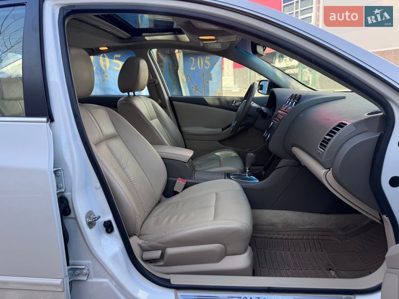 Седан Nissan Altima 2011 в Києві фото 36 Седан Nissan Altima 2011 в Києві