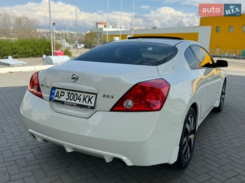 Купе Nissan Altima 2010 в Запоріжжі