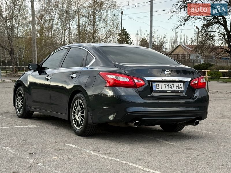 Седан Nissan Altima 2017 в Кременчуге
