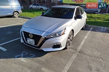 Седан Nissan Altima 2019 в Киеве