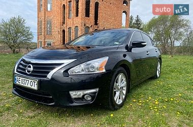 Седан Nissan Altima 2014 в Чернівцях