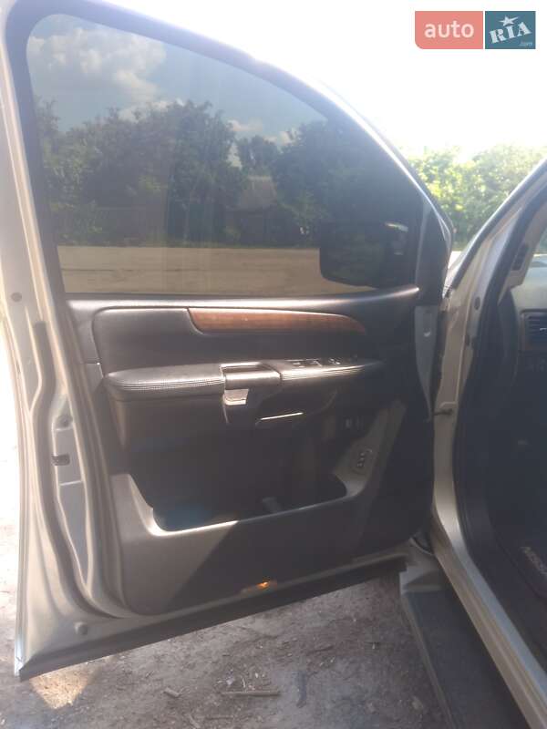 Позашляховик / Кросовер Nissan Armada 2008 в Чернігові