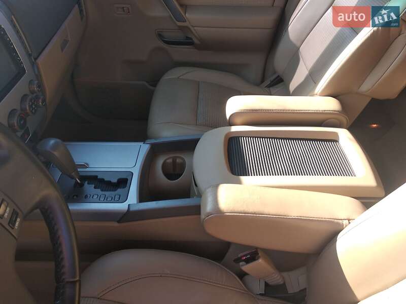 Внедорожник / Кроссовер Nissan Armada 2006 в Запорожье