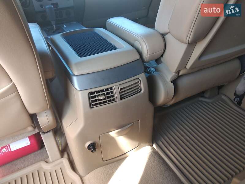 Внедорожник / Кроссовер Nissan Armada 2006 в Запорожье