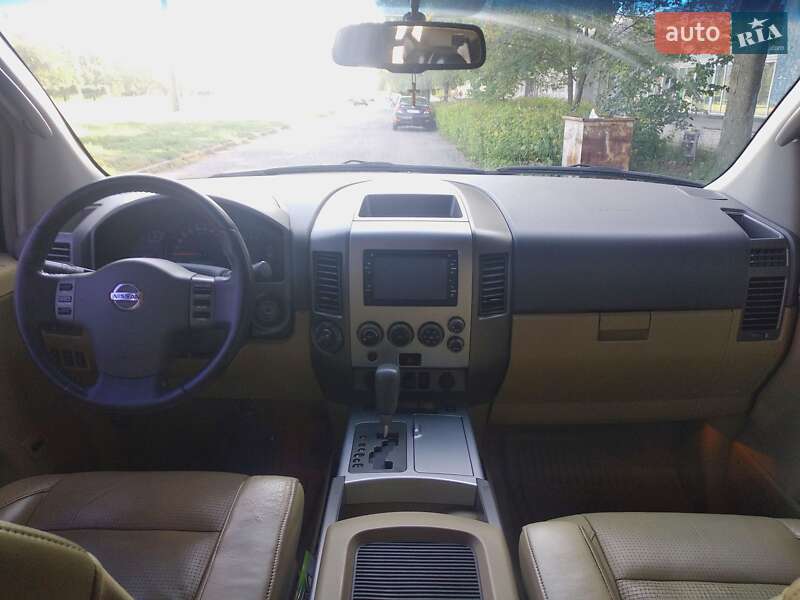 Внедорожник / Кроссовер Nissan Armada 2006 в Запорожье