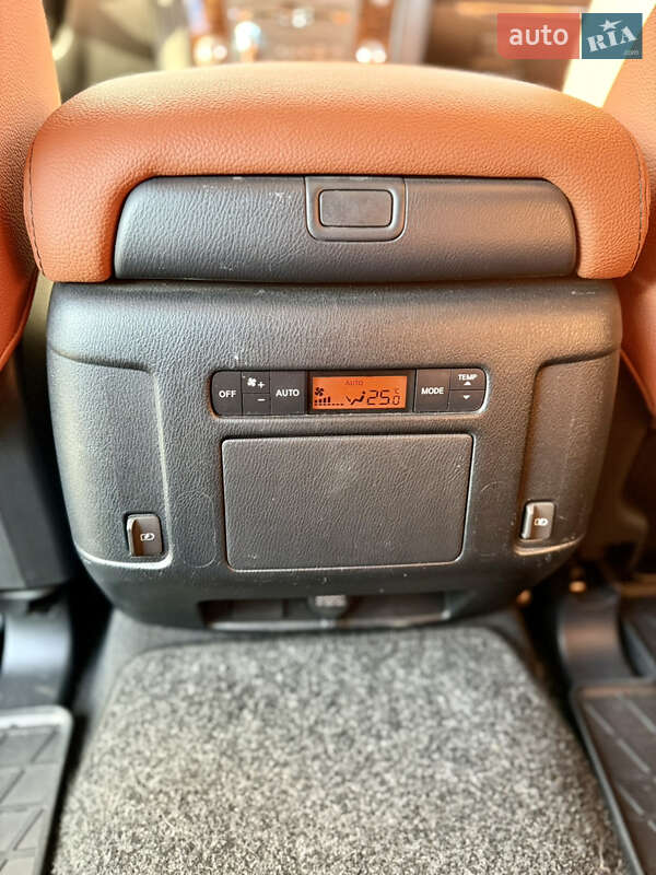 Позашляховик / Кросовер Nissan Armada 2018 в Львові