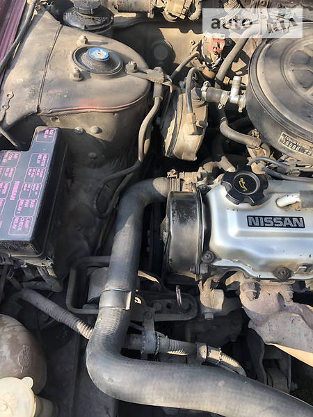 Седан Nissan Bluebird 1988 в Золочеві