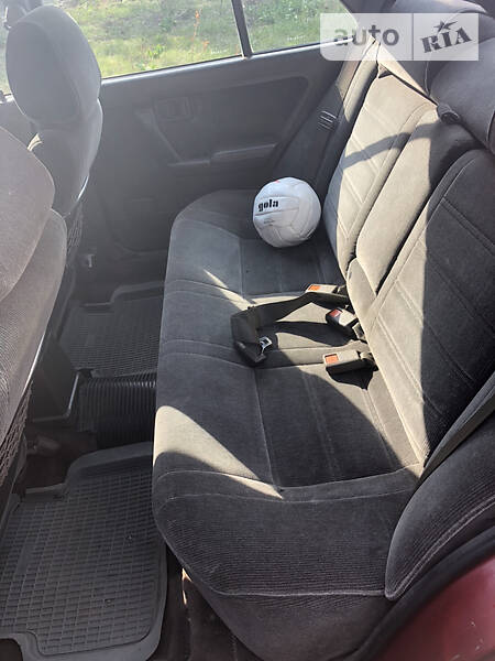 Седан Nissan Bluebird 1988 в Золочеві