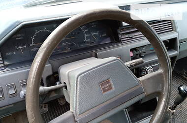 Универсал Nissan Bluebird 1986 в Хотине