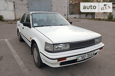 Седан Nissan Bluebird 1988 в Дніпрі