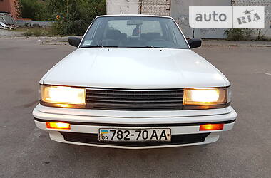 Седан Nissan Bluebird 1988 в Дніпрі